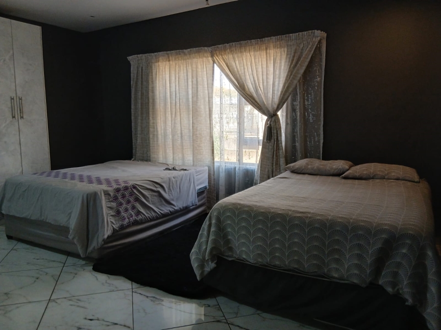 5 Bedroom Property for Sale in Oos Einde North West